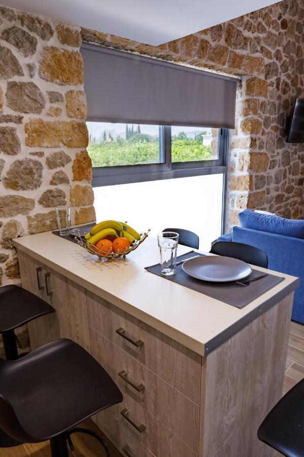 Adrian'S Luxury Apartments 1 드레파논 외부 사진